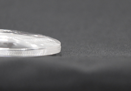 レーザーバーリムトリミング光学プラスチック部品 - Hortechは、トリミングに長い被写界深度(DOF)とマイクロンに焦点を合わせたレーザービームを使用しています。